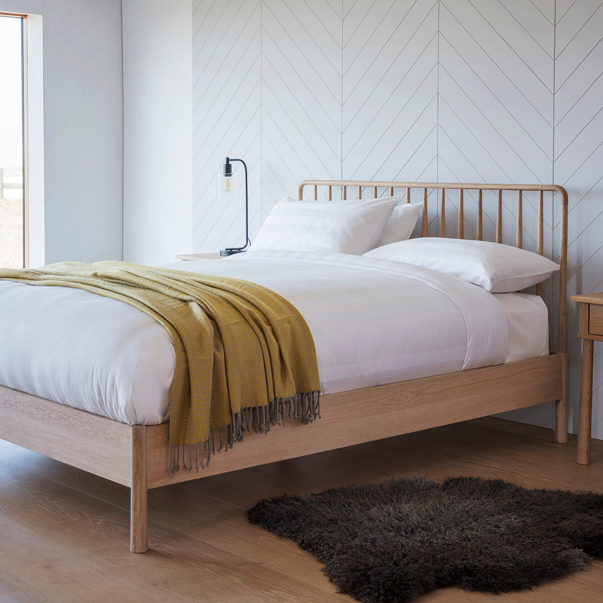 Coombe 46 Spindle Bed